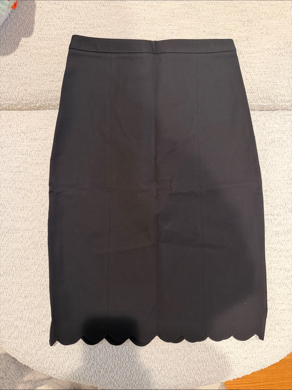 Banana Republic Classic Black Scallop Hem Pencil Skirt - Women, NWOT, 6